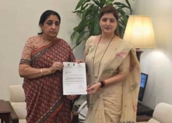 अखेर रुपाली चाकणकर यांचा राजीनामा ; म्हणाल्या, “खरातला गुरु मानलं होतं, पण…