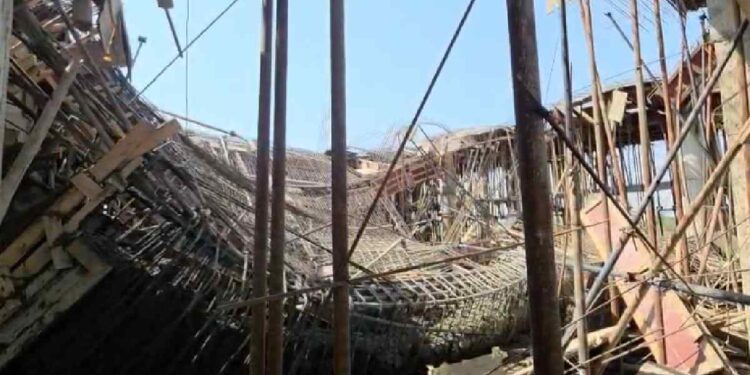 पाळधीत साईबाबा मंदिराच्या भक्तनिवासाचा स्लॅब कोसळला, ७ जण गंभीर जखमी