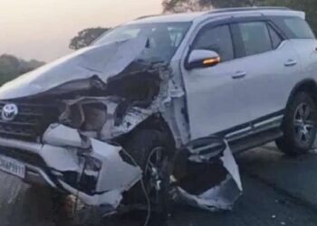 महाराष्ट्रातील काँग्रेस खासदाराच्या कारचा भीषण अपघात