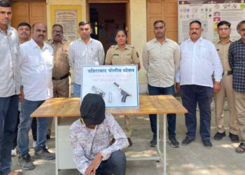 दरोड्याच्या गुन्ह्यातील फरार तरुण गावठी कट्ट्यासह पोलिसांच्या जाळ्यात