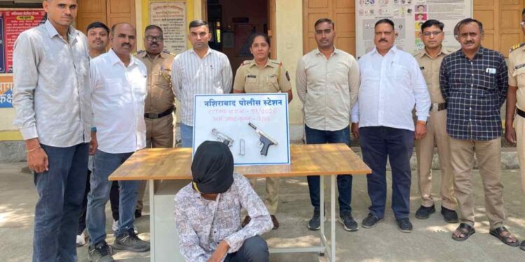 दरोड्याच्या गुन्ह्यातील फरार तरुण गावठी कट्ट्यासह पोलिसांच्या जाळ्यात