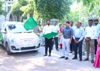 तुती लागवड व रेशीम उत्पादन वाढीसाठी जनजागृती रथाचे जिल्हाधिकारी यांच्या हस्ते उद्घाटन