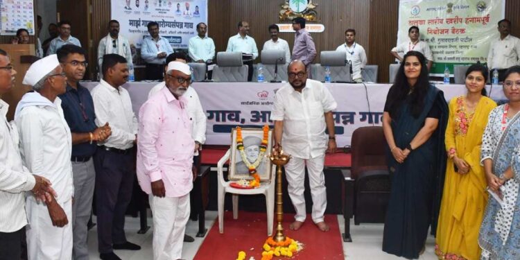 शेतकऱ्यांच्या आड येणाऱ्यांची गय करू नका – पालकमंत्री गुलाबराव पाटील