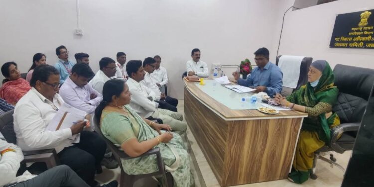जळगाव पंचायत समितीत खासदार स्मिताताई वाघ यांची सविस्तर आढावा बैठक