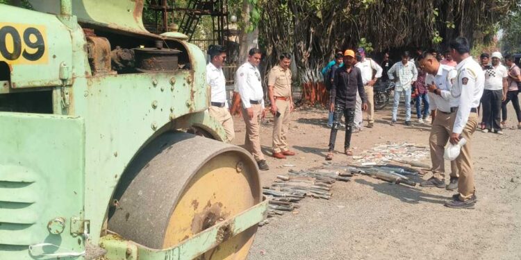 बुलेटचा ‘फटाका’ वाजवणाऱ्यांना जळगाव पोलिसांचा दणका; शेकडो बुलेटच्या सायलेन्सर व नंबर प्लेट्सवर फिरवला रोड रोलर!