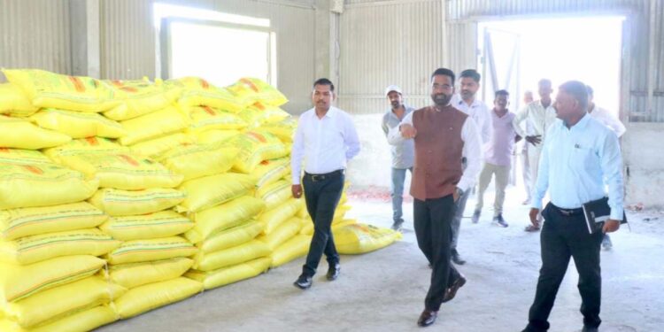 खरीपपूर्वी दिलासा! जळगाव जिल्ह्यात युरिया खतांची पहिली रेक दाखल