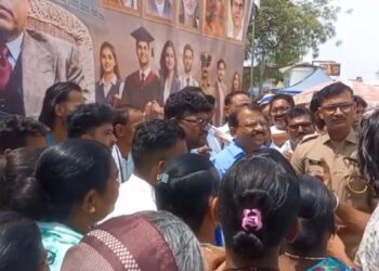 शिरसोलीत महापुरुषाचे बॅनर फाडल्याने समाजबांधव आक्रमक