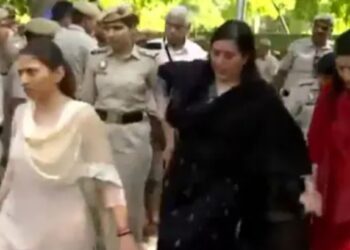 संसदेच्या आवारातील आंदोलन भोवलं! केंद्रीय मंत्री रक्षा खडसेंसह महिला खासदार पोलिसांच्या ताब्यात