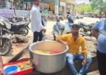 जळगावात हॉकर्सचा आक्रोश! कोणतीही पूर्वसूचना गाड्यासह साहित्य जप्त