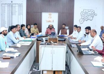 “खरीप हंगामासाठी सर्व विभागांनी मिशन मोडवर कामे करावी” – पालकमंत्री गुलाबराव पाटील