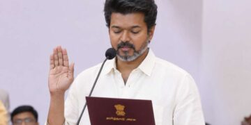 तामिळनाडूमध्ये आजपासून ‘विजय राज’ ; मुख्यमंत्र्यांची शपथ घेताच तीन महत्त्वाच्या फाईल्सवर केली स्वाक्षरी