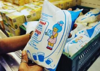 सर्वसामान्यांना झटका! अमूल आणि मदर डेअरीचे दूध महागले; आजपासून नवीन दर लागू