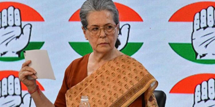 मोठी बातमी! काँग्रेस नेत्या अध्यक्षा सोनिया गांधी रुग्णालयात दाखल; काय आहे तब्येतीचे अपडेट? वाचा..