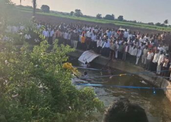देवदर्शनावरून परतताना काळाचा घाला ! पिकअप थेट विहिरीत कोसळून 14 जणांचा जागीच मृत्यू