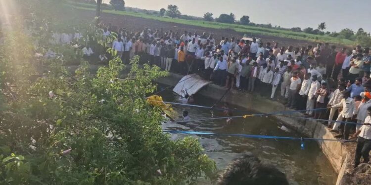 देवदर्शनावरून परतताना काळाचा घाला ! पिकअप थेट विहिरीत कोसळून 14 जणांचा जागीच मृत्यू