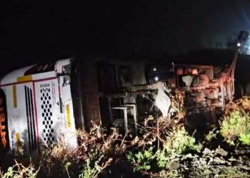 मोठी बातमी ! पाचोऱ्याकडून गुजरातकडे निघालेल्या खाजगी ट्रॅव्हल्सचा भीषण अपघात