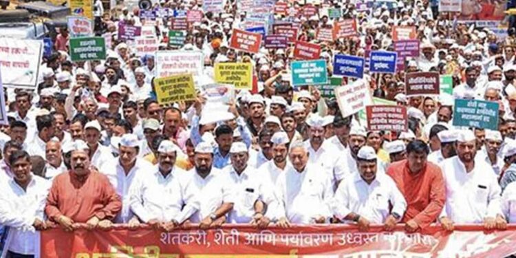 ‘रक्त सांडू पण शक्तीपीठ महामार्ग होऊ देणार नाही!’ हजारो शेतकऱ्यांनी फुकले सरकारविरोधात रणशिंग