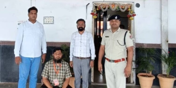 भुसावळ रेल्वे स्थानकावरील ‘त्या’ व्हिडिओनंतर विक्रेत्याला अटक; स्टॉल केला सील, ठेकेदाराचे धाबे दणाणले!
