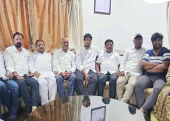 “लोकशाहीची थट्टा थांबवा!” भाजप उमेदवाराच्या वर्तणुकीला कंटाळून चाळीसगावच्या १३ नगरसेवकांचा मतदानाला ‘नकार’