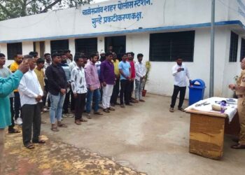 चाळीसगावात पोलिसांचे ‘मिशन ऑल आऊट’; ४४ गुन्हेगार ताब्यात, ३९ लाखांच्या कार्ससह शस्त्रे जप्त!