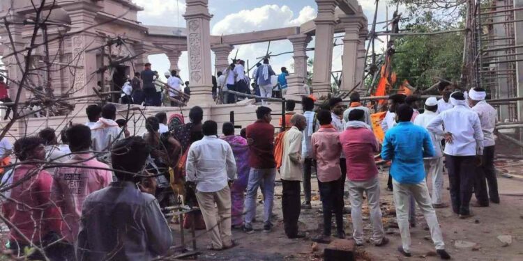 परभणीत हनुमान मंदिराचा सभामंडप कोसळला; ३० ते ४० भाविक दबल्याची माहिती