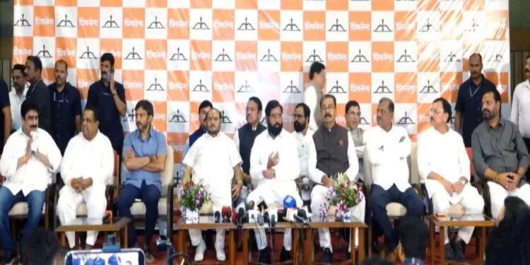 ठाकरे गटाला मोठा धक्का! अखेर त्या सहा खासदारांचा एकनाथ शिंदेंच्या उपस्थित शिवसेनेत प्रवेश