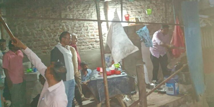 जळगाव पोलिसांचा अवैध धंद्यांवर दणका; दारूबंदी कायद्यांतर्गत १२ गुन्हे, ६.५२ लाखांचा मुद्देमाल जप्त