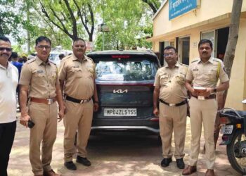 जळगाव पोलिसांनी पकडली गुजरातमधून चोरी गेलेली ९ लाखांची कार