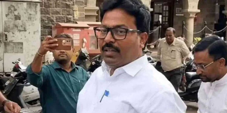 नाशिकमध्ये शिंदेंच्या उमेदवाराचा गेम; महायुतीला जोरदार धक्का, अपक्ष उमेदवाराचा दणदणीत विजय