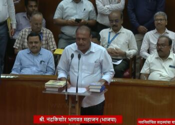 मुंबईत रंगला विधानपरिषद सदस्यांचा शपथविधी सोहळा; जळगावचे नंदकिशोर महाजनांसह १६ आमदारांनी घेतली शपथ
