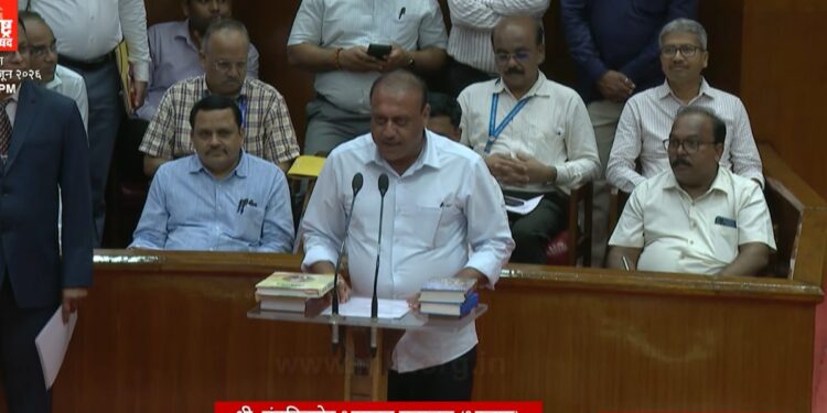 मुंबईत रंगला विधानपरिषद सदस्यांचा शपथविधी सोहळा; जळगावचे नंदकिशोर महाजनांसह १६ आमदारांनी घेतली शपथ