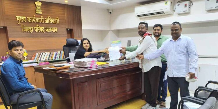 बिरसा ब्रिगेड व अखिल भारतीय आदिवासी विकास परिषदेतर्फे जि.प.च्या सीईओंना शिक्षक भरतीबाबत निवेदन