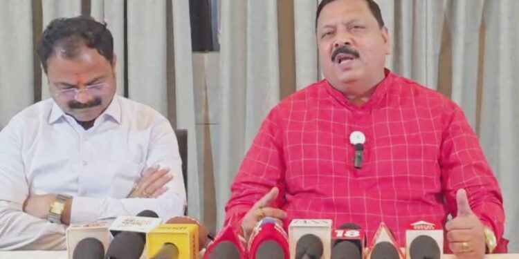जळगाव विधान परिषद निवडणुकीत मोठा ट्विस्ट; अपक्ष अनिल चौधरींचा नंदकिशोर महाजनांना पाठिंबा