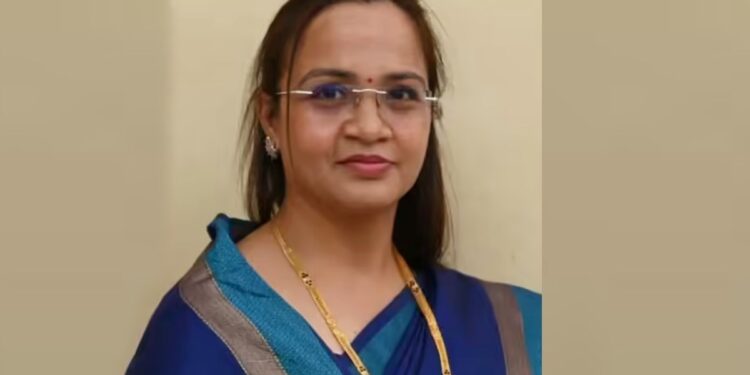 जळगावात महायुतीची धाकधूक वाढली! गिरीश महाजनांच्या दाव्यानंतर बंडखोर रेश्मा काळे ‘नॉट रिचेबल’