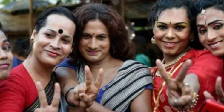तृतीयपंथीय विद्यार्थ्यांना ‘स्माईल’ शिष्यवृत्ती; शिक्षणासाठी दरवर्षी १३,५०० रुपयांची आर्थिक मदत