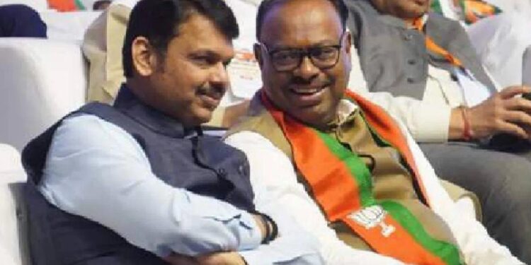 देवेंद्र फडणवीस दिल्लीत जाणार, ‘हा’ नेता होणार महाराष्ट्राचा मुख्यमंत्री; बड्या नेत्याच्या दाव्याने खळबळ