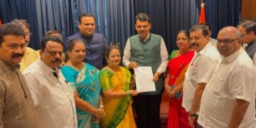ठाकरे सेनेचे तीन आमदार मुख्यमंत्री देवेंद्र फडणवीसांच्या भेटीला ; राजकीय वर्तुळात उलट-सुलट चर्चा