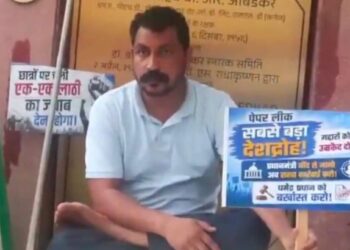 संसद परिसरात खासदार चंद्रशेखर आझाद यांचे आंदोलन
