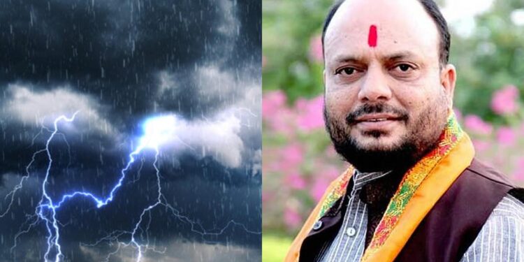 जळगावातील मुसळधार पावसाच्या पार्श्वभूमीवर नागरिकांनी सतर्क राहावे; प्रशासनाला सज्ज राहण्याचे पालकमंत्र्यांचे निर्देश