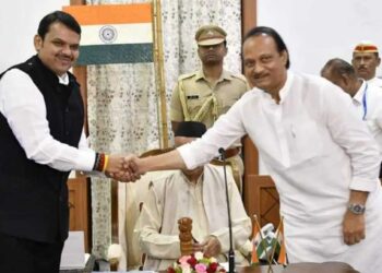 शरद पवारांना ‘पहाटेच्या शपथविधी’ची कल्पना होती? अजितदादांच्या आमदाराच्या गौप्यस्फोटने राजकीय वर्तुळात खळबळ