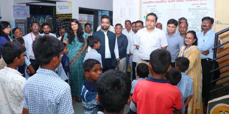 लालमाती विषेश संवाद कार्यक्रमात विभागीय आयुक्तांनी जाणुन घेतल्या आदिवासी नागरिकांच्या समस्या