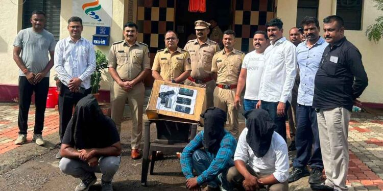 चोपड्यात शस्त्रतस्करीचा डाव उधळला; LCBच्या कारवाईत तिघे जेरबंद, ६ लाखांचा मुद्देमाल जप्त
