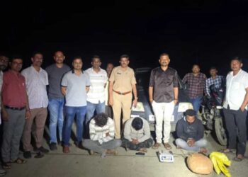 चोपडा ग्रामीण पोलिसांची धडक कारवाई; ७ किलो गांजासह ६.०८ लाखांचा मुद्देमाल जप्त, तिघे जेरबंद
