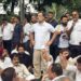 दिल्लीतील विद्यार्थी आंदोलनाला नवे वळण; राहुल गांधींचे पंतप्रधान मोदींच्या निवासाबाहेर ठिय्या, सरकारसमोर पाच मागण्या