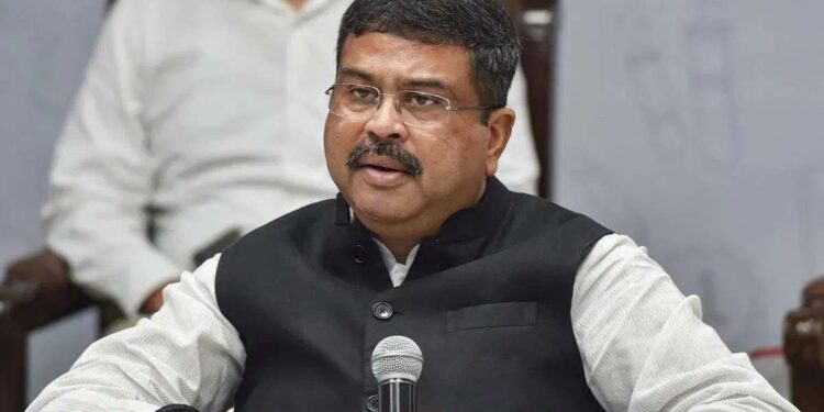 दिल्लीतील विद्यार्थ्यांच्या आंदोलनाला मोठे यश! केंद्रीय शिक्षणमंत्री धर्मेंद्र प्रधान यांचा राजीनामा