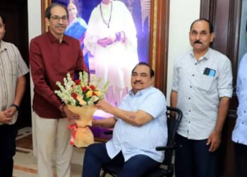 भाजप की ठाकरे गट? मातोश्रीवर जाऊन खडसेंनी घेतली उद्धव ठाकरेंची भेट; राजकीय चर्चांना पुन्हा उधाण