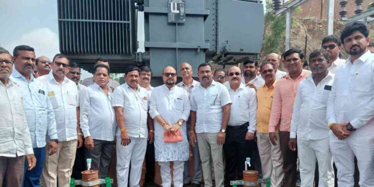 चिंचोली उपकेंद्रात ५ एमव्हीए अतिरिक्त ट्रान्सफॉर्मरचे पालकमंत्री गुलाबराव पाटील यांच्या हस्ते लोकार्पण