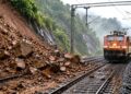 मुसळधार पावसाचा रेल्वेला फटका! अनेक गाड्या रद्द, तर काहींचे मार्ग बदलले; प्रवाशांचा खोळंबा