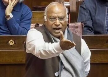 परीक्षा सुधारणा विधेयकावर राज्यसभेत गदारोळ; मल्लिकार्जुन खरगेंचा केंद्र सरकारवर हल्लाबोल