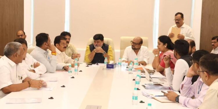 जळगावच्या उद्योगांसाठी मोठा निर्णय; ‘डी प्लस’ धोरणाचा प्रस्ताव तातडीने सादर करण्याचे डॉ. उदय सामंत यांचे आदेश